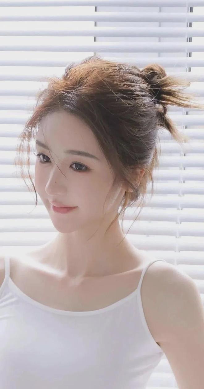 九游官网入口：女瑜伽老师到家里教课 - 女瑜伽老师到家里教课老版下载V4(图1)