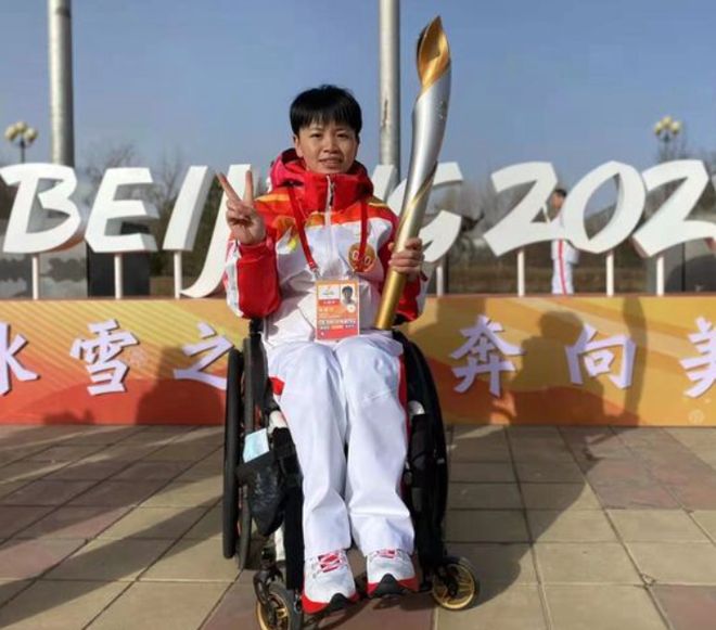 轮椅上的荣光！林穗玲夺冠为龙川争光家乡慰问组暖心探访家属～(图1)