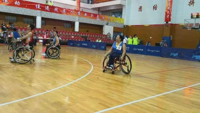 筑梦新时代·巾帼奋进时 从赛场到绣架潘燕飞的双面人生(图3)