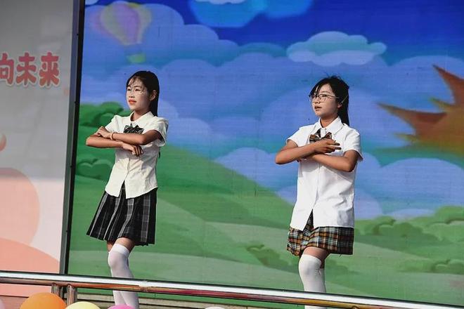 “花开新时代童心向未来” 潢川县实验中学2025年庆“六 · 一”文艺汇演(图25)