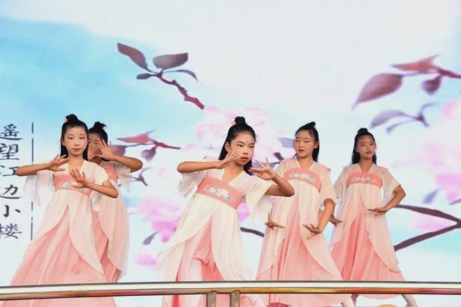 “花开新时代童心向未来” 潢川县实验中学2025年庆“六 · 一”文艺汇演(图34)