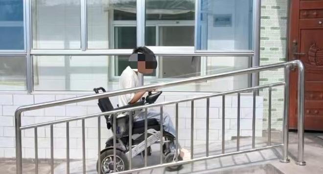 九游app：陕西府谷：无障碍“小改造”为残疾人托起“大幸福”(图1)